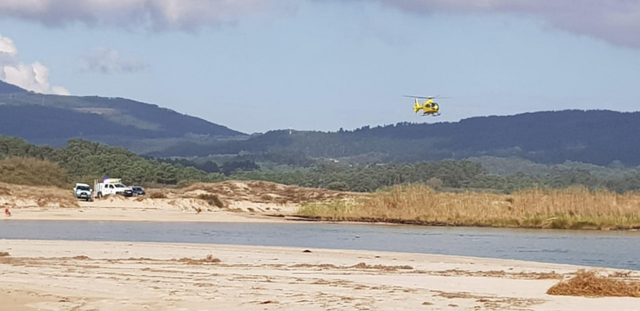 Dos personas en apuros cuando atravesaban el río de las dunas logran salir del agua por sí solos