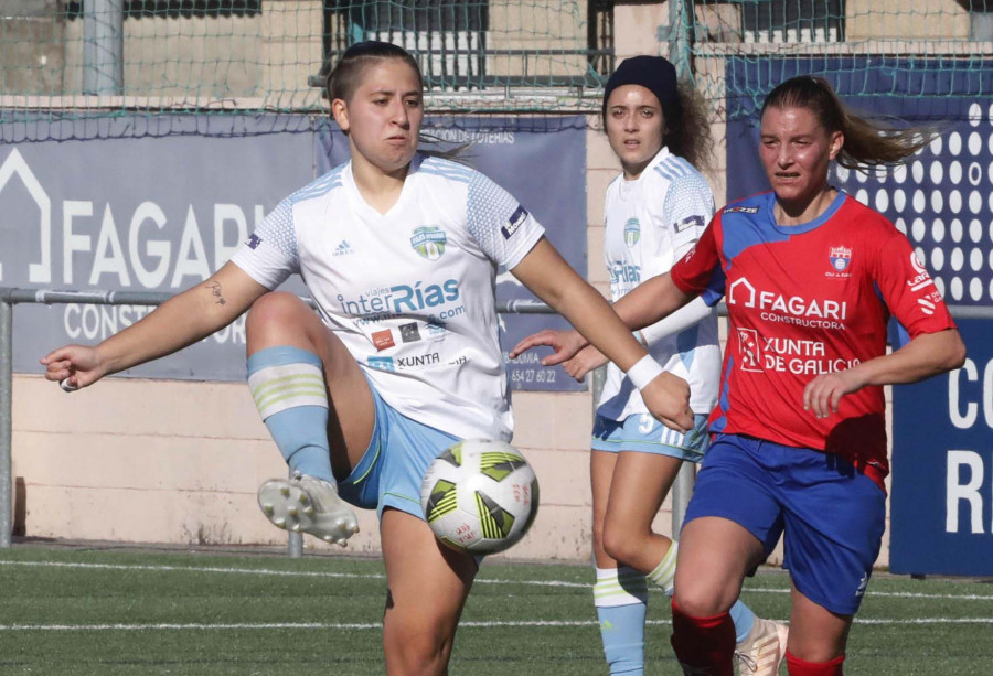El Viajes InterRías FF reaparece en liga con tropiezo en Santiago