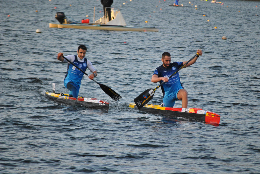 Diego Romero y María Pérez reinan en la canoa gallega