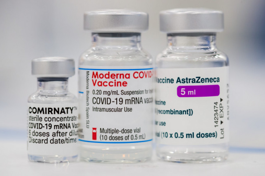 El Ministerio de Sanidad propone ampliar las vacunas de AstraZeneca hasta los 65 años