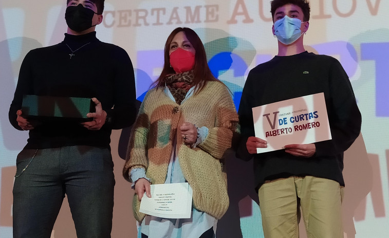 El CEP Pilar Maestú Sierra y el IES Nº1 de Ribeira se imponen en el V Certame de Curtas Alberto Romero