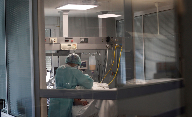 La presión hospitalaria en Galicia vuelve a subir a pesar de seguir a la baja los casos activos