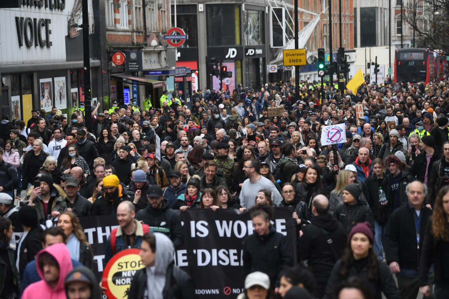 Al menos 36 detenidos en una protesta en Londres contra el confinamiento