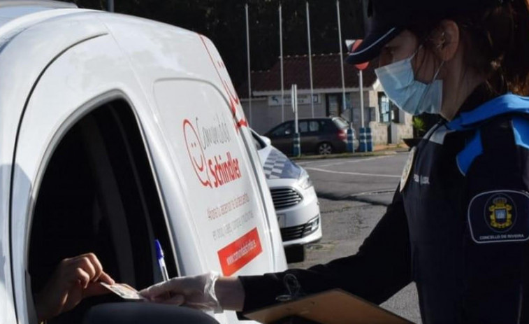 La Policía Local de Ribeira realiza controles de alcohol adaptados a los nuevos hábitos de los vecinos