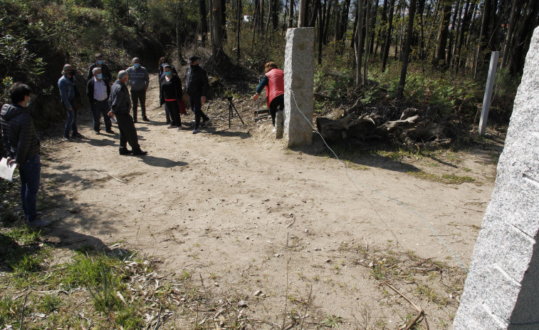 Más de 40 vecinos denuncian el bloqueo de sus fincas en Vilariño por la “usurpación” de un camino