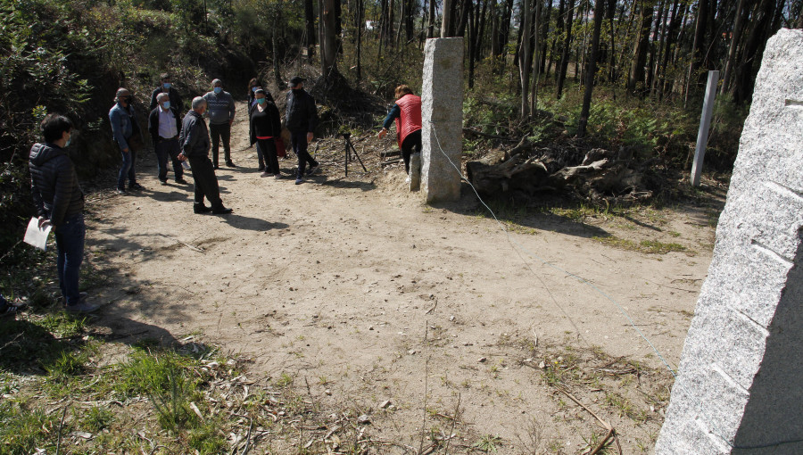 Más de 40 vecinos denuncian el bloqueo de sus fincas en Vilariño por la “usurpación” de un camino