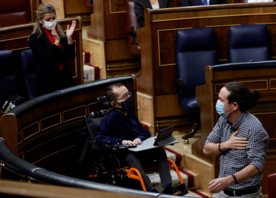 Pablo Iglesias deja el Congreso cinco años después de su llegada entre murmullos y lágrimas