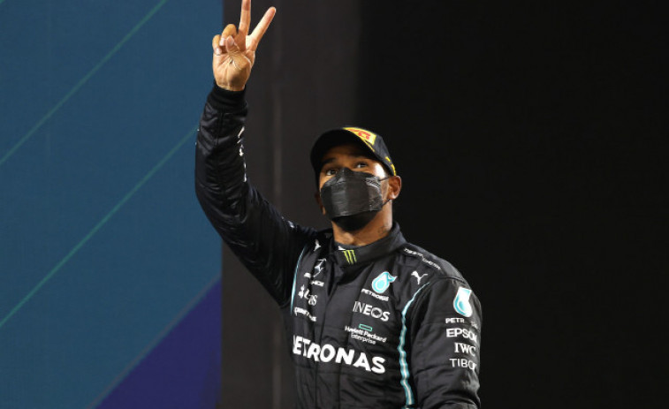 Hamilton resiste el ímpetu de Verstappen en el Gran Premio de Baréin