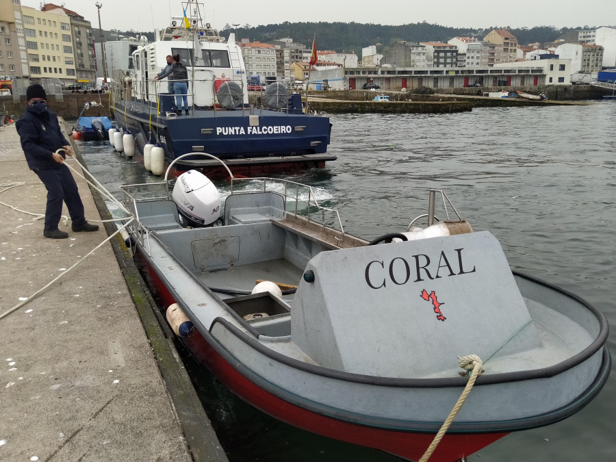 Rescatado un pescador de A Illa de Arousa tras volcar su lancha y golpear con rocas en Isla Vionta