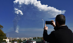 Cerrado el espacio aéreo por una nueva erupción del Etna