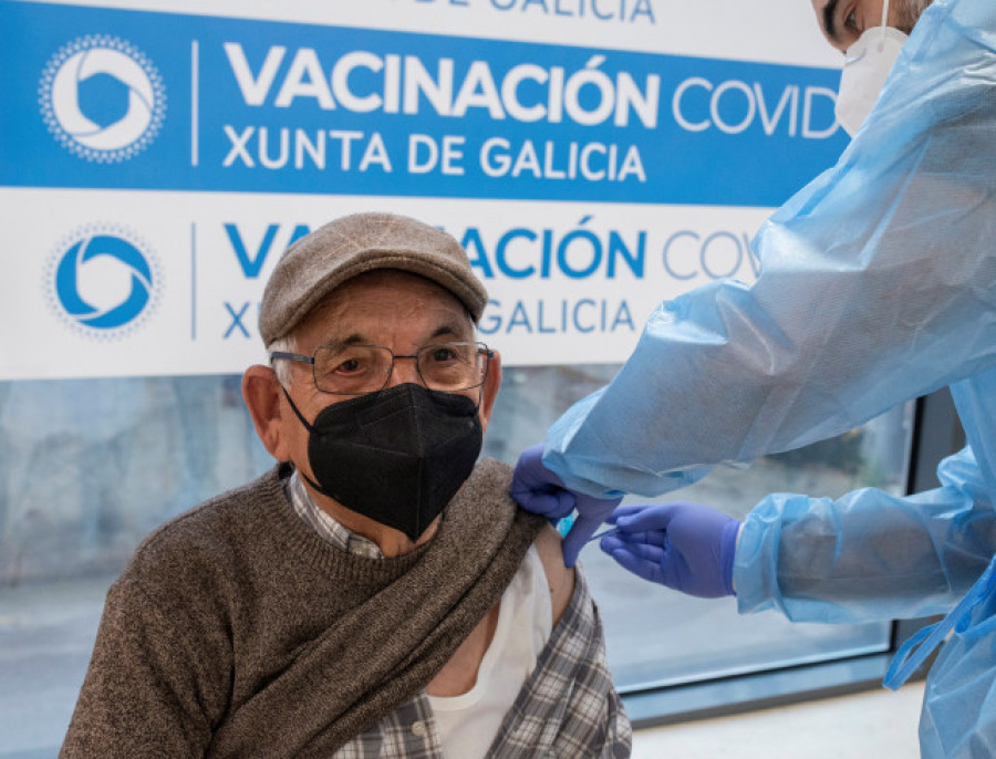 La Xunta confía en comenzar esta semana con la tercera dosis de la vacuna del covid en residencias