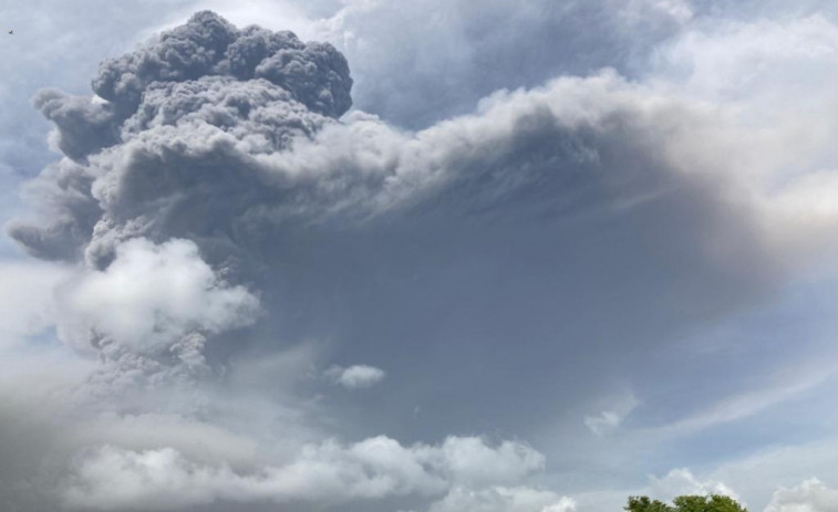 La erupción de un volcán en el Caribe cobra sus primeras víctimas