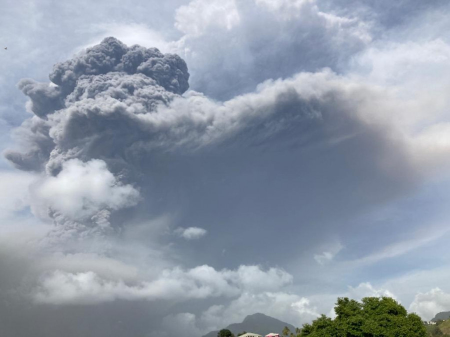 La erupción de un volcán en el Caribe cobra sus primeras víctimas