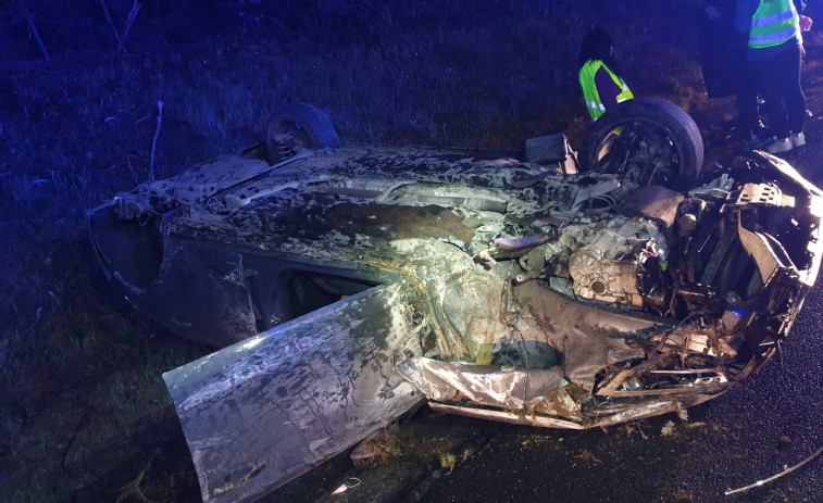 Triplica la tasa de alcoholemia tras sufrir un aparatoso accidente al filo del toque de queda en Vilagarcía