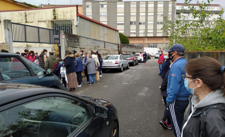 Padres de alumnos del colegio O Grupo reclaman mayor seguridad vial a las horas de entrada y salida