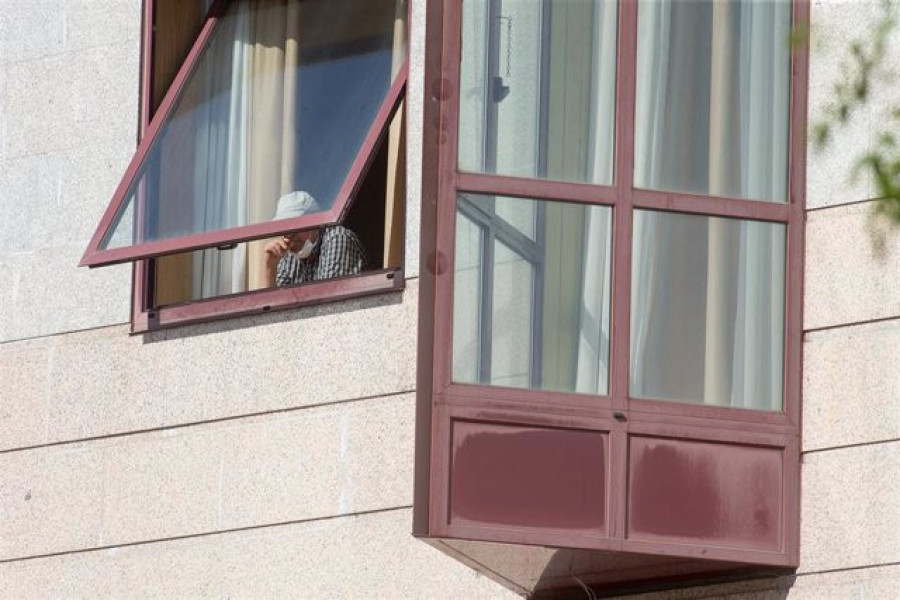Los usuarios de residencias de Galicia podrán recibir visitas de cualquier persona y salir tres veces por semana