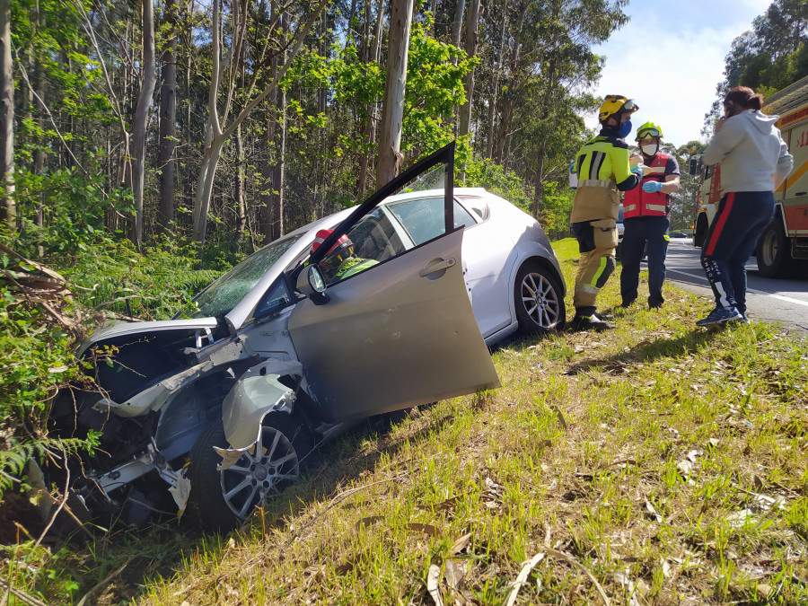 Evacuado al Clínico un sexagenario tras sufrir diferentes fracturas en un accidente de tráfico en Ribeira