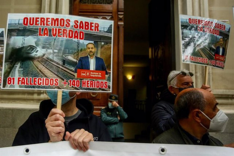 Las víctimas del accidente del Alvia en Galicia denuncian al ministerio de Ábalos, al que piden que "deje de mentir"