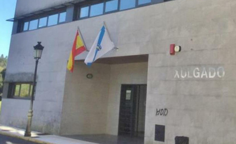 Detenidos tres jóvenes de Ribeira vinculados al robo en una casa de Brión en que maniataron al dueño
