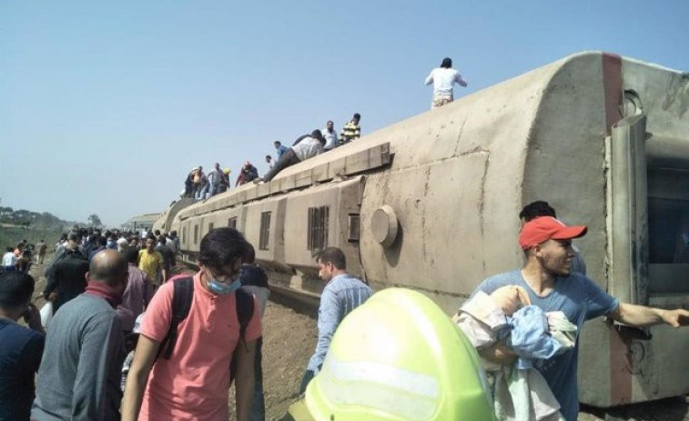 Un descarrilamiento de tren en Egipto deja más de un centenar de heridos