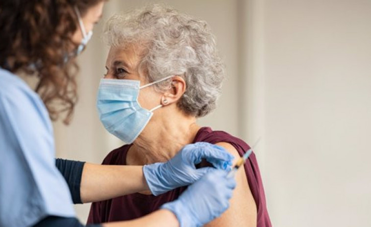 Darias avanza que ya hay más personas vacunadas que contagiadas en toda la pandemia