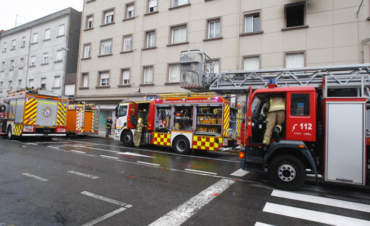 Investigan el origen de un incendio que destrozó un piso  en la calle Alexandre Bóveda