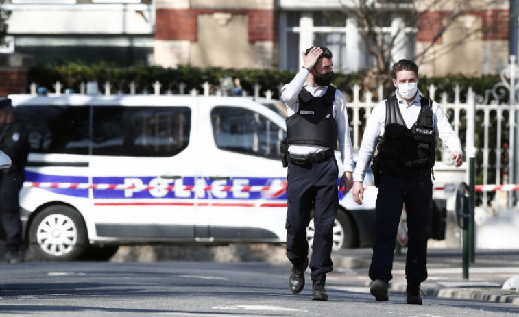 La Fiscalía francesa investiga como terrorista el asesinato de una policía