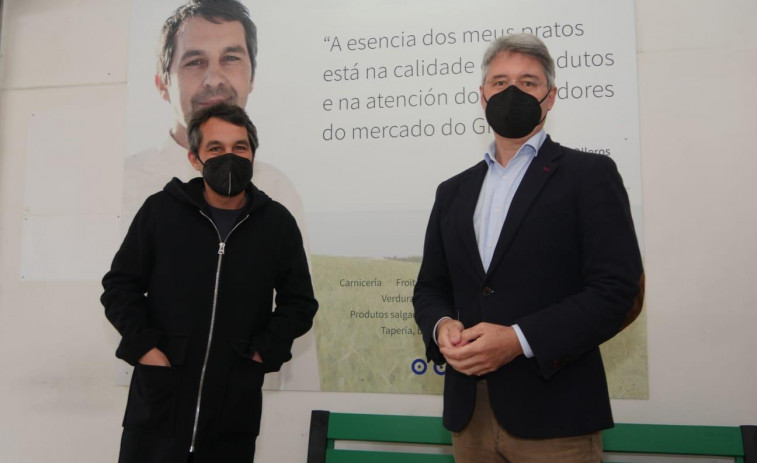 Javier Olleros se convierte en imagen de la plaza de abastos para promover el producto local