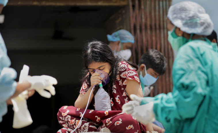 Colapso hospitalario en la India en medio de un récord de casos y muertes