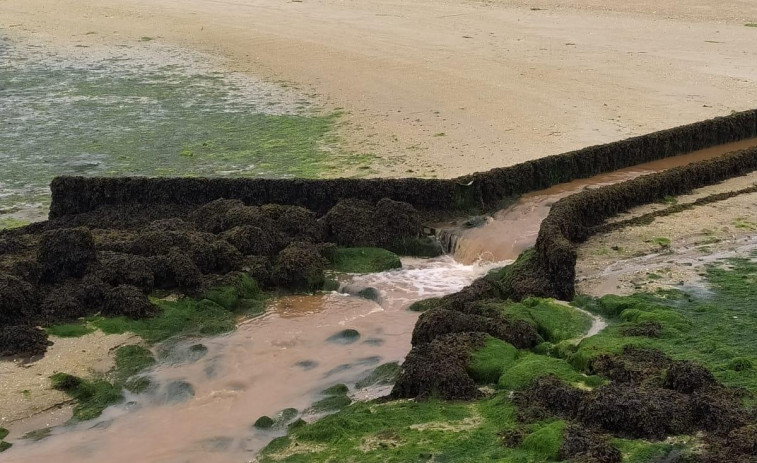 Las fuertes lluvias dejan riadas de barro desde Guillán hasta A Concha e inundaciones en zonas de Vilaxoán