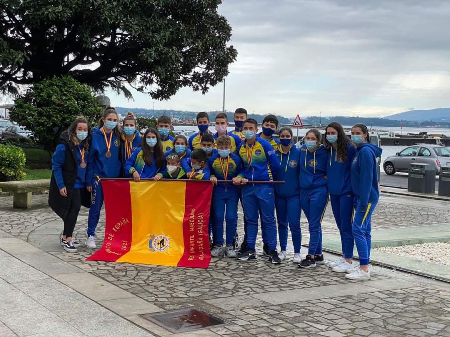 Las cadetes de Mecos y los infantiles de Rianxo logran el título nacional