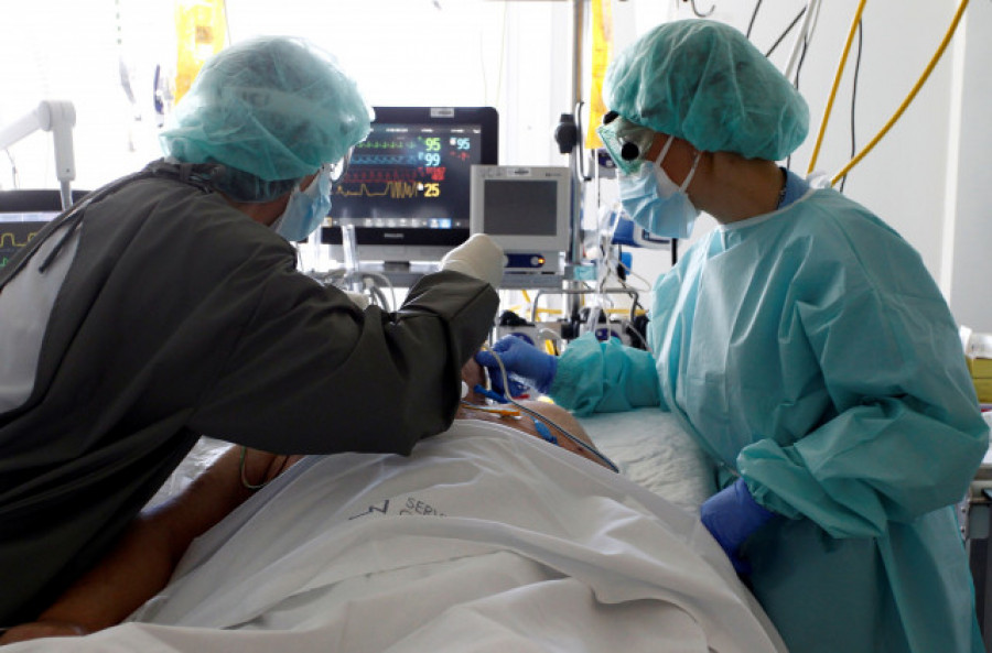 Suben ligeramente los pacientes covid en Galicia, con el área sanitaria de A Coruña a la cabeza