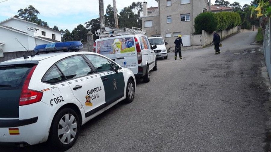 Herido tras caerse del tejado que estaba arreglando en Sanxenxo