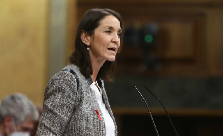 La ministra de Industria, Reyes Maroto, recibe una carta con una navaja ensangrentada