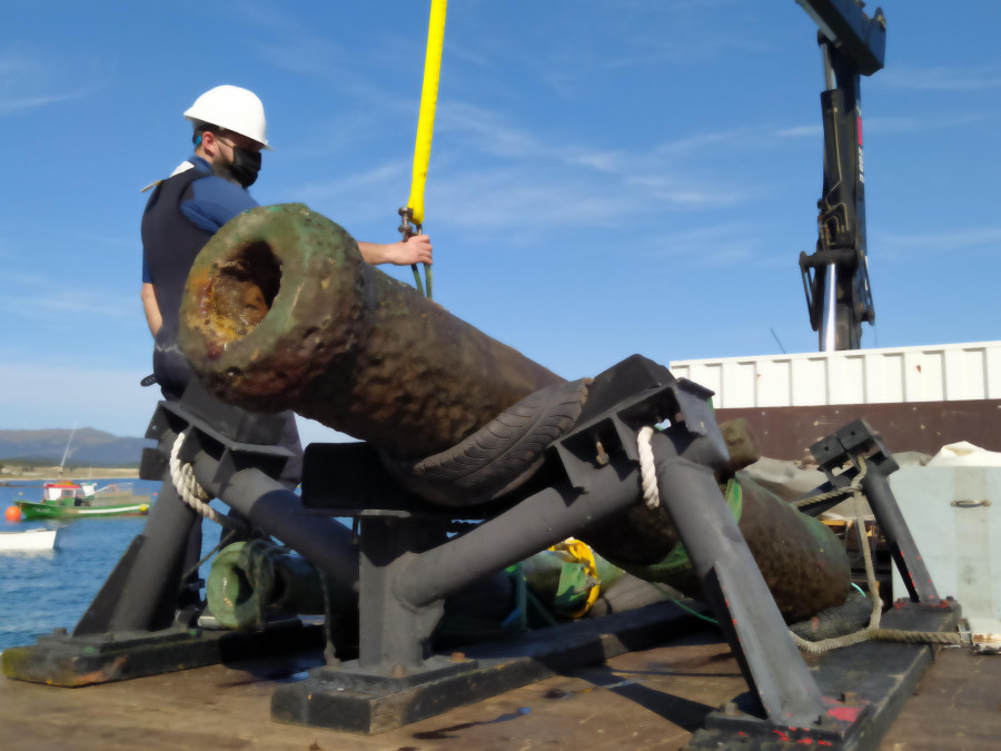 Sospechan de un aguiñense por el robo de un cañón de bronce en Corrubedo