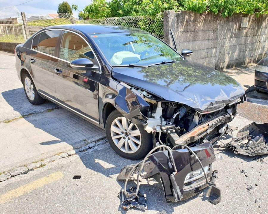 Un vecino de Meaño resulta herido en un accidente en la Avenida de Castrelo en Cambados