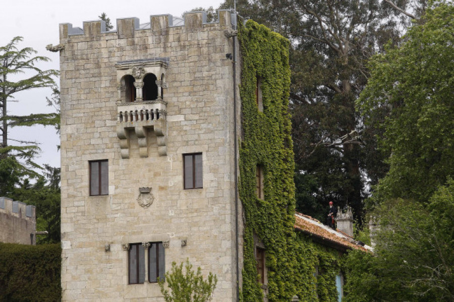 Los Franco solicitan retirar de Meirás las estatuas del Mestre Mateo y la biblioteca de Pardo Bazán