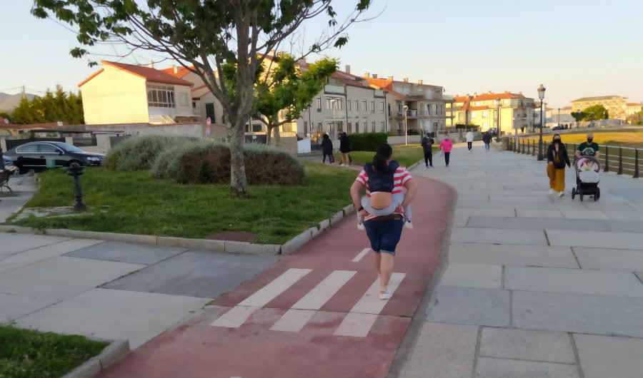 Ruiz encargará a la Policía Local una solución para convivir bicis y viandantes en las vías peatonales