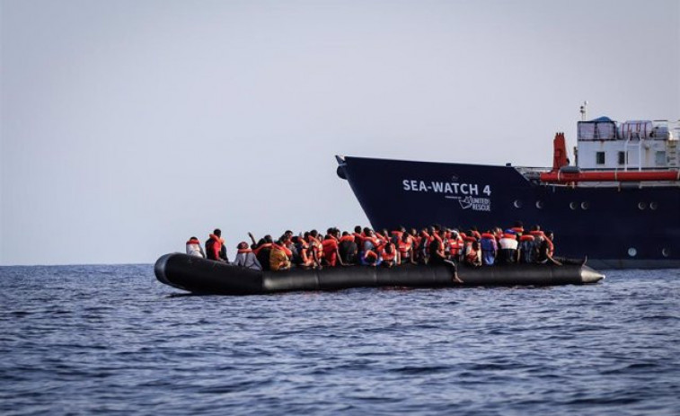 Las autoridades de Italia permiten al barco de rescate 'Sea Watch 4' desembarcar a 450 migrantes en Sicilia