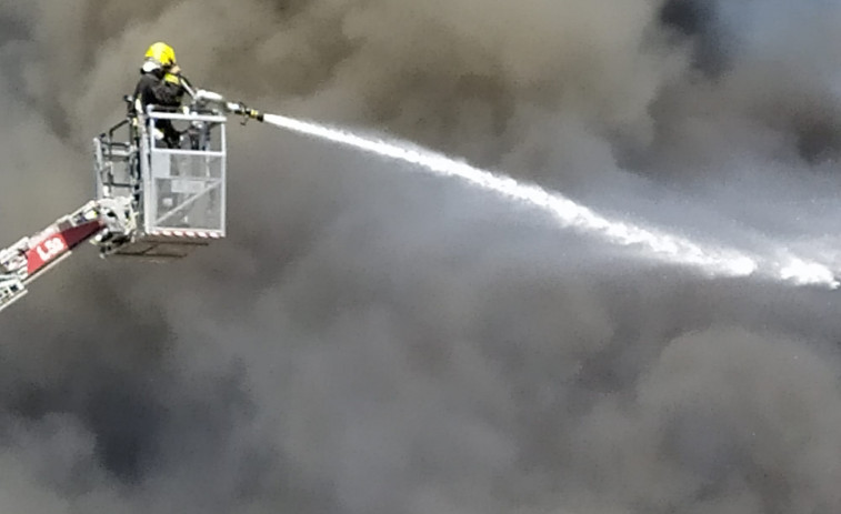El incendio en Jealsa Rianxeira calcinó unos 11.000 metros cuadrados de las zonas de congelados, cocción y procesado