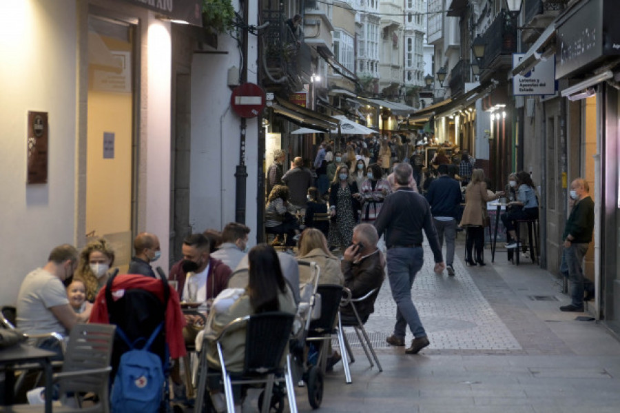 La primera noche sin toque de queda en Galicia se salda con algunas sanciones por la mascarilla o estar de botellón