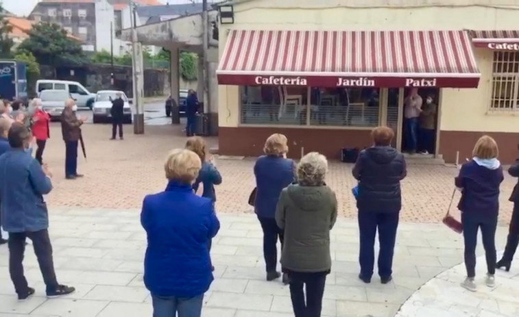 Vecinos de Vilanova muestran su apoyo al sacristán acusado de supuestos robos en la iglesia