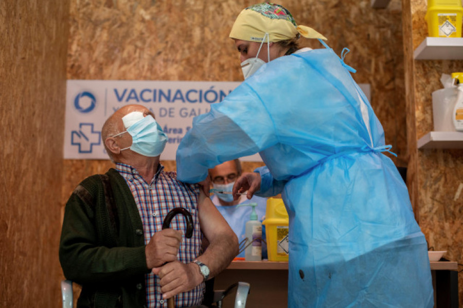 Galicia prevé vacunar a 185.000 personas esta semana bajo la influencia de la bajada de dosis