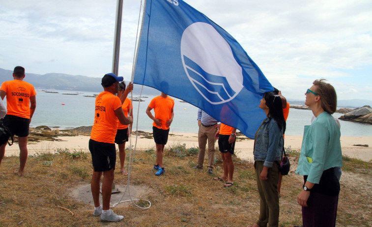 Arousa ondeará 22 banderas azules en sus playas y Sanxenxo continúa como líder en España