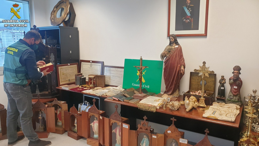 Encuentran en la casa del exsacristán acusado de hurto otros objetos litúrgicos que no son de la iglesia de Vilanova