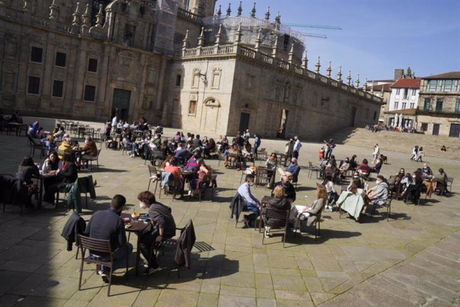 Feijóo no ve "prudente" ampliar hasta la 1,00 de la madrugada el horario de bares y cafeterías