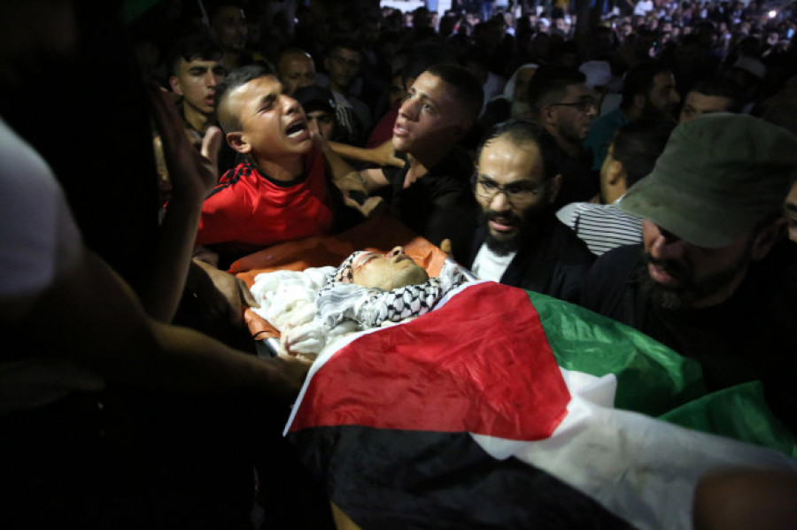 Una decena de ambulancias egipcias entran a Gaza para trasladar heridos