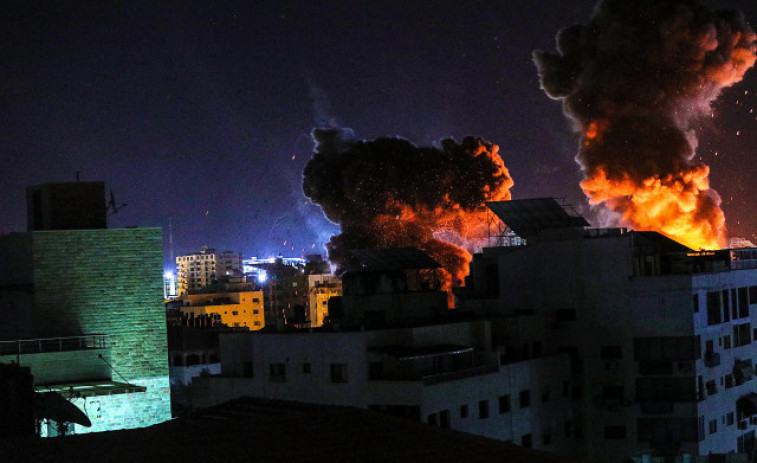 Israel bombardea casas de comandantes de Hamás y eleva a 150 los 