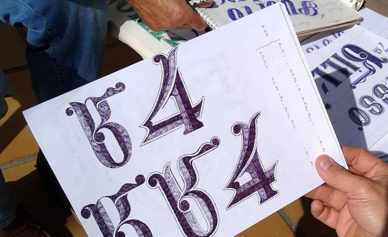 Una tipografía permite escribir a ordenador con la letra de los folios de los barcos de O Grove