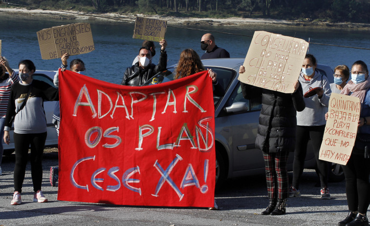 La Cofradía de Carril pide el cese  de actividad en el marisqueo a pie